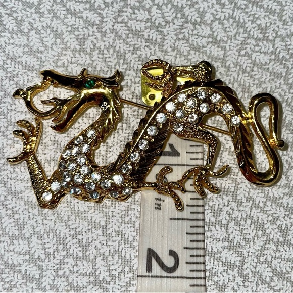 Vintage Gold Tone Chinese Dragon Clear Rhinestone Body Green Stone Eye Brooch - Picture 7 of 10